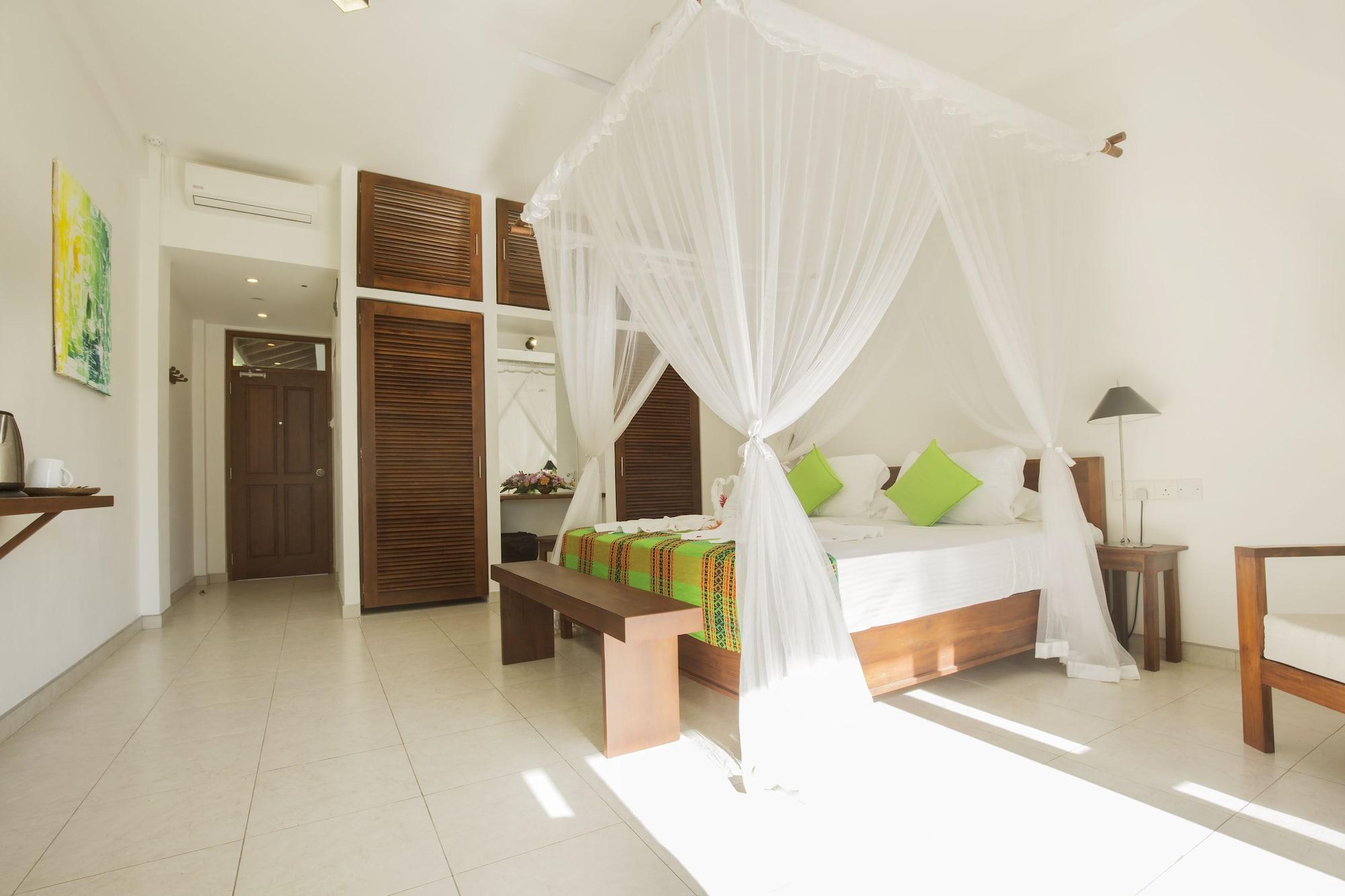 Rockside Beach Resort Bentota Extérieur photo