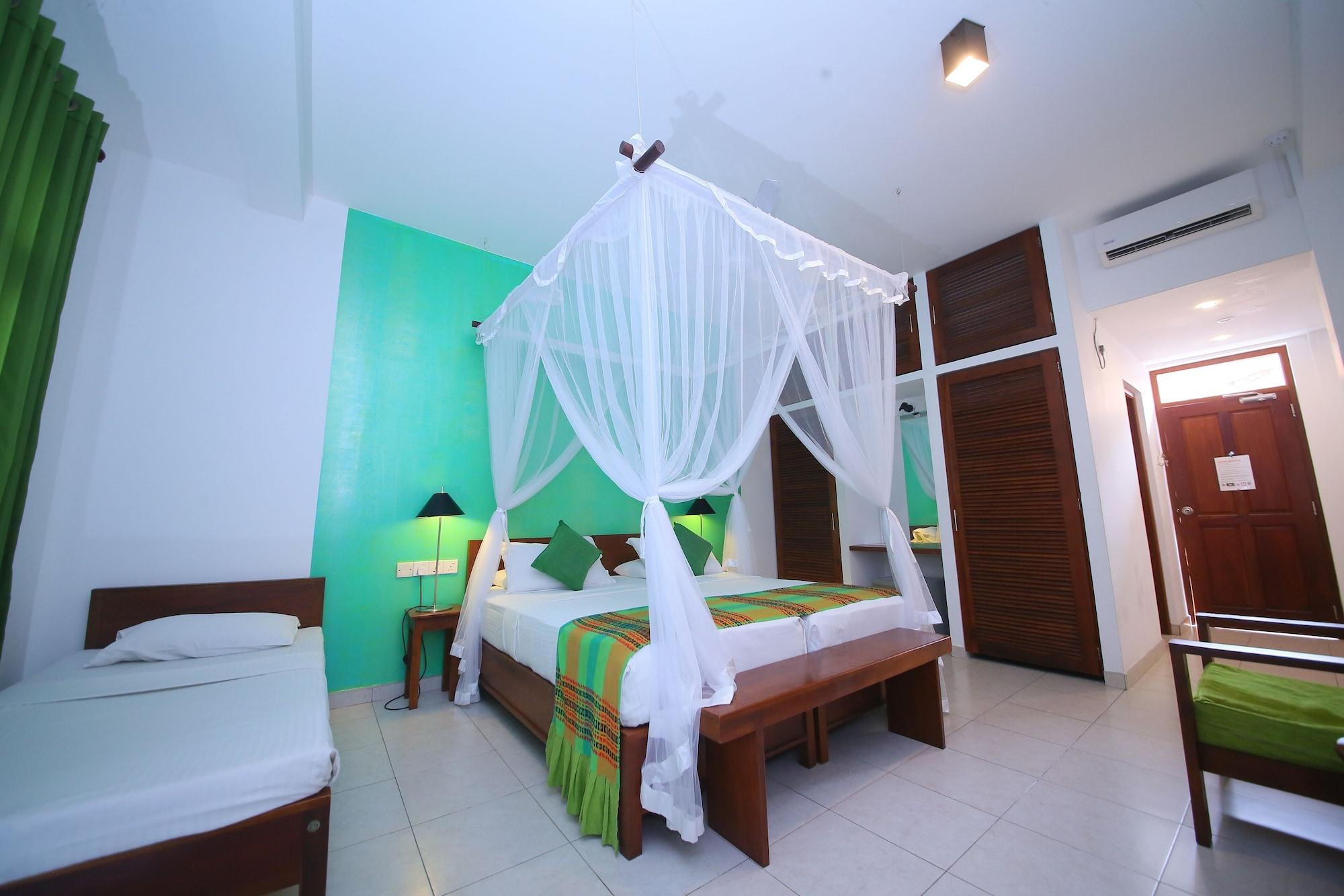 Rockside Beach Resort Bentota Extérieur photo