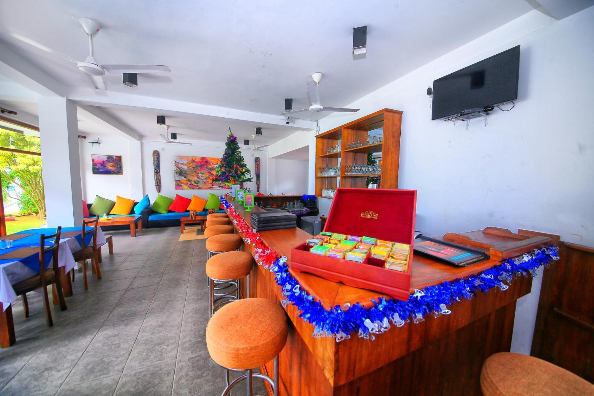 Rockside Beach Resort Bentota Extérieur photo